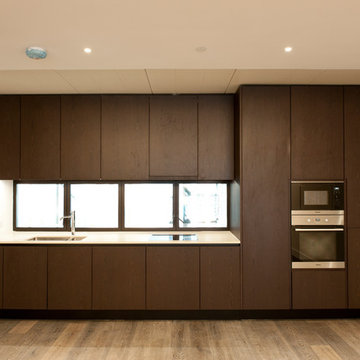 Victoria, London - Contemporary Oak Veneer Kitchen