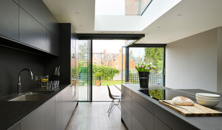 7 Ways to Pair Dark Kitchen Cabinets With Dark Benchtops