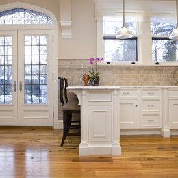 https://www.houzz.com/photos/view-of-kitchen-peninsula-and-sink-area-traditional-kitchen-new-york-phvw-vp~131712