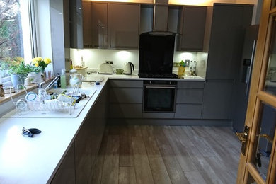 Photo of a contemporary kitchen in Edinburgh.