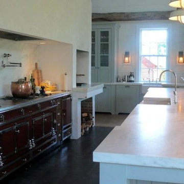 Vintage barn frame addition to Dutch stone house