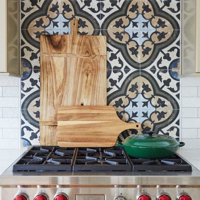 Home design - traditional home design idea in Chicago