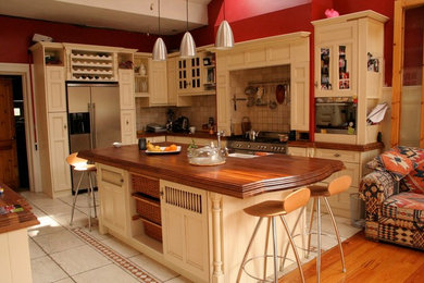Vintage style kitchen in Dublin Ireland by www.DanielWoods.ie