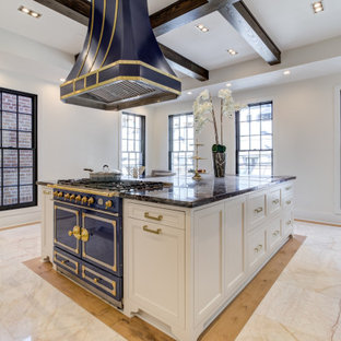 75+ Küchen mit Rückwand aus Marmor und freigelegten Dachbalken Ideen