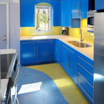 Vivid Bright Colors: Kitchen and laundry room