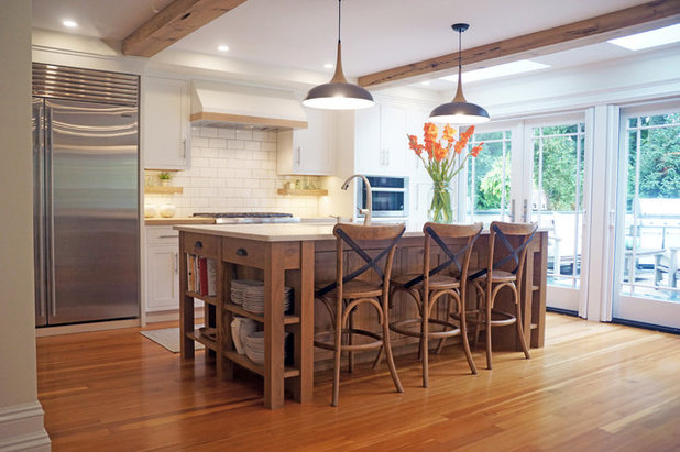 Coastal Kitchen by New England Design & Construction
