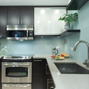 Idee per una cucina contemporanea con elettrodomestici in acciaio inossidabile