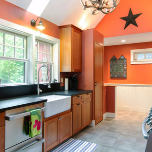 75+ Rustikale Küchen mit schwarzer Arbeitsplatte Ideen & Bilder