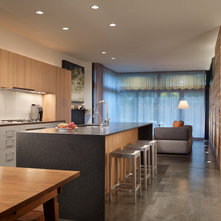 Modern Kitchen by Mohler + Ghillino Architects