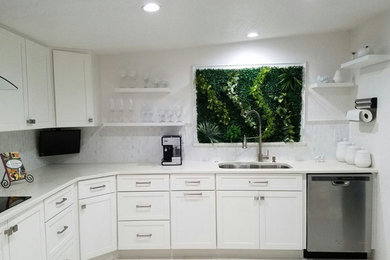 Inspiration for a modern kitchen remodel in Tampa