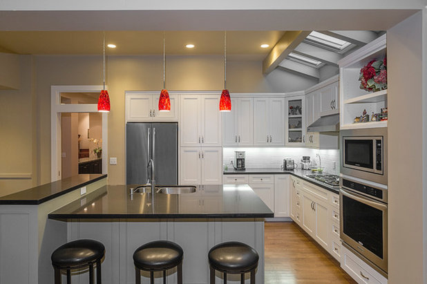 Transitional Kitchen by Barry & Wynn Architects, Inc.