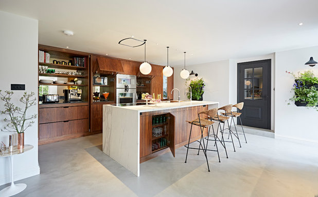 Midcentury Kitchen by HCC Interiors