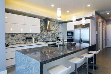 Mid-sized trendy l-shaped porcelain tile eat-in kitchen photo in Los Angeles with an undermount sink, flat-panel cabinets, white cabinets, quartz countertops, multicolored backsplash, stainless steel appliances and an island