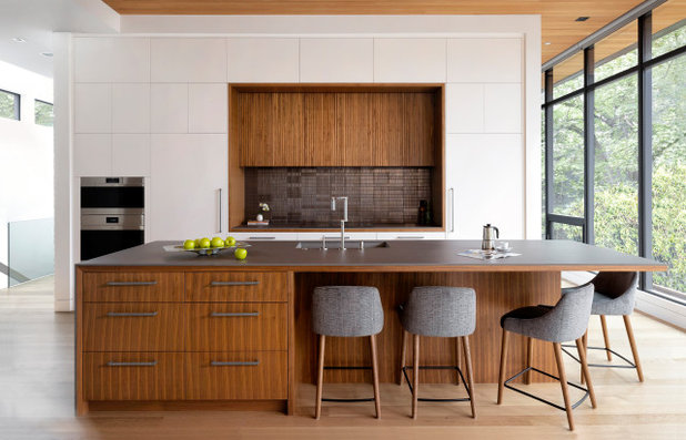 Contemporary Kitchen by South Shore Cabinetry Ltd.