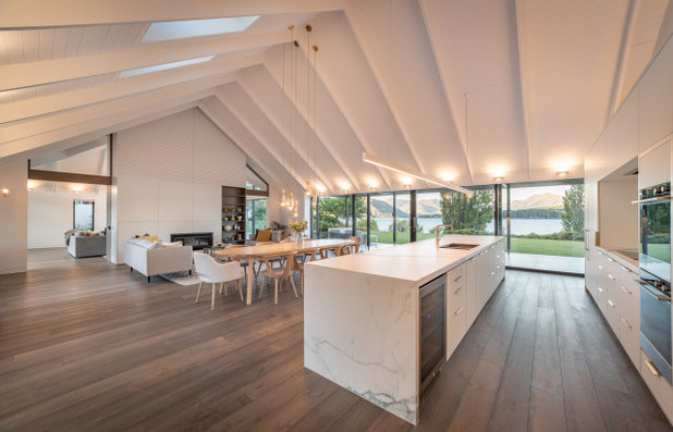 Modern Kitchen by Parker Warburton TEAM Architects Ltd