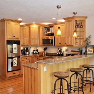 Wanatah, IN. Haas Signature Collection. Traditional Hickory Kitchen