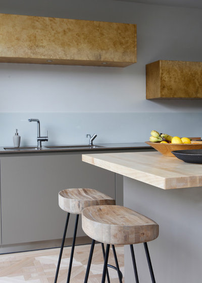 Contemporary Kitchen by Richmond Bell Architects Ltd