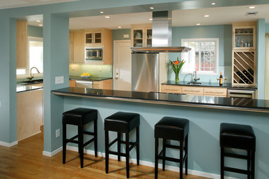 Example of a trendy kitchen design in Sacramento