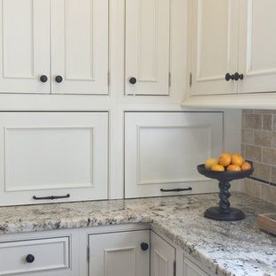 Traditional kitchen designs - Example of a classic kitchen design in Boston