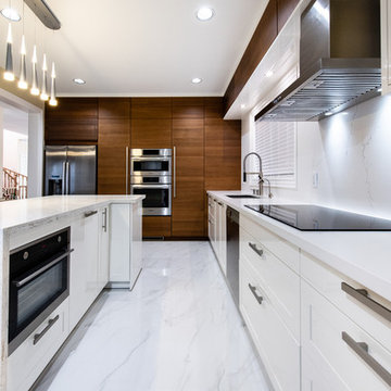 Warm & white Modern Kitchen