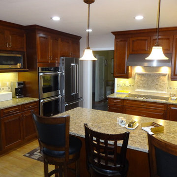 Warm Elegant kitchen with bar area