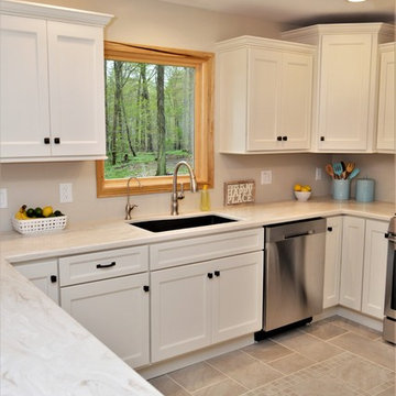 Warsaw, IN. Haas Signature Collection. Cream Colored Maple Kitchen