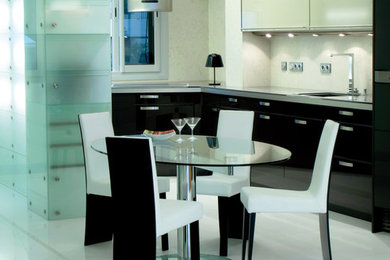 Example of a mid-sized trendy kitchen design in New York