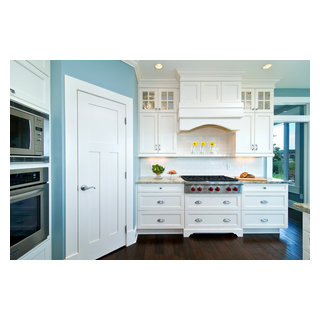 Waterfront Nanaimo - Traditional - Kitchen - Vancouver - by Classic ...