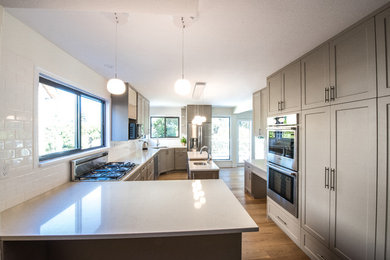 Inspiration for a modern kitchen remodel in Vancouver