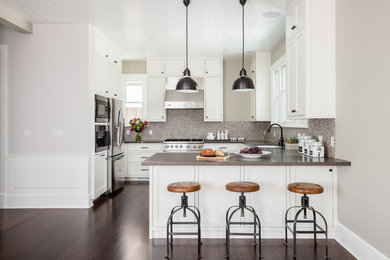 Eat-in kitchen - mid-sized transitional u-shaped dark wood floor and brown floor eat-in kitchen idea in San Francisco with a single-bowl sink, shaker cabinets, white cabinets, quartzite countertops, gray backsplash, mosaic tile backsplash, stainless steel appliances and a peninsula
