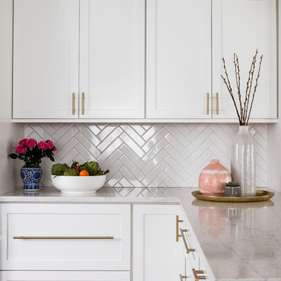 Kitchen - small craftsman medium tone wood floor and brown floor kitchen idea in Seattle with an undermount sink, shaker cabinets, white cabinets, quartz countertops, white backsplash, ceramic backsplash and stainless steel appliances