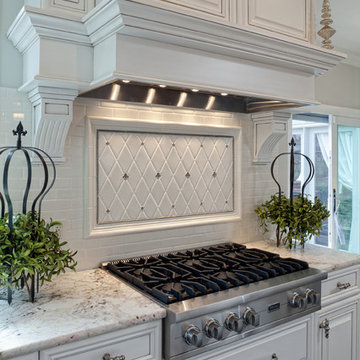 Well-dressed Traditional Kitchen - Glen Ellyn, IL