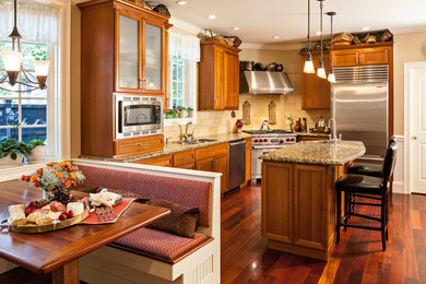 Wellesley Kitchen - Traditional Country