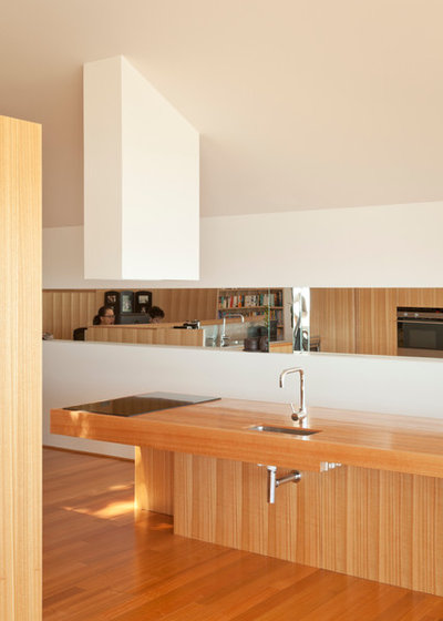 Modern Kitchen by Lifemark