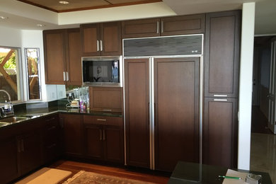 Example of an arts and crafts kitchen design in Hawaii