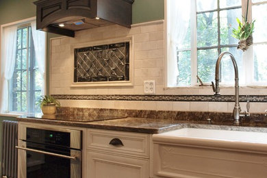 Design ideas for a classic kitchen in Cleveland.