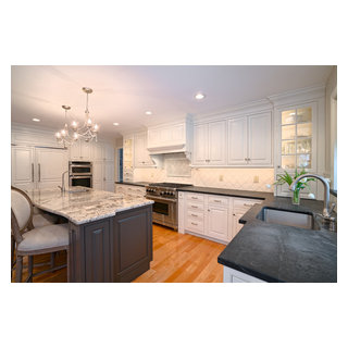 West Chester — Dreamy, Creamy White Plain & Fancy Kitchen - Klassisch ...