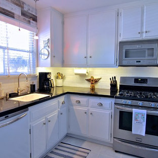 75+ Kleine Küchen mit profilierten Schrankfronten Ideen & Bilder