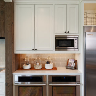 75+ Küchen mit Speckstein-Arbeitsplatte und Küchenrückwand in Grün