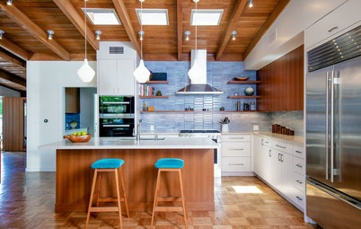 Houzz Tour: A Midcentury Modern House Opens Up