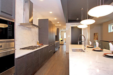 Inspiration for a contemporary kitchen remodel in Chicago