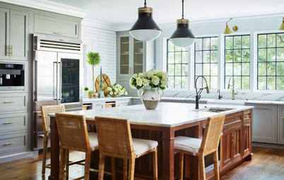 Kitchen of the Week: Bright, Elegant and Party-Friendly