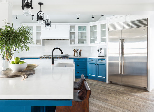 Beach Style Kitchen by BRIAN PAQUETTE INTERIORS