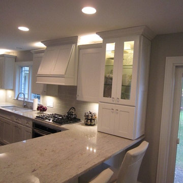 White and Bright kitchen in Western Springs - Peninsula