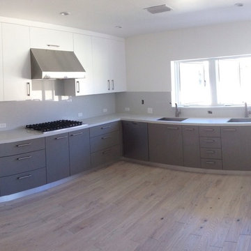White and grey satin lacquer kitchen