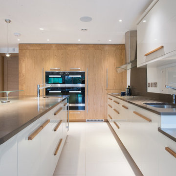White & Oak Contemporary Kitchen