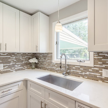 White Cabinets w/ Bar Height Peninsula