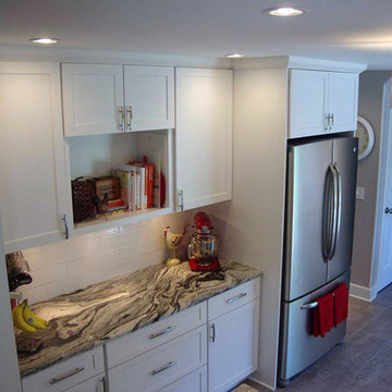 White Contemporary kitchen