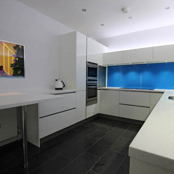 White gloss lacquer kitchen