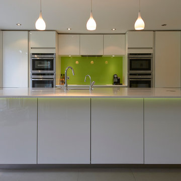 White Handleless Kitchen & Utility 20134328 - Front View